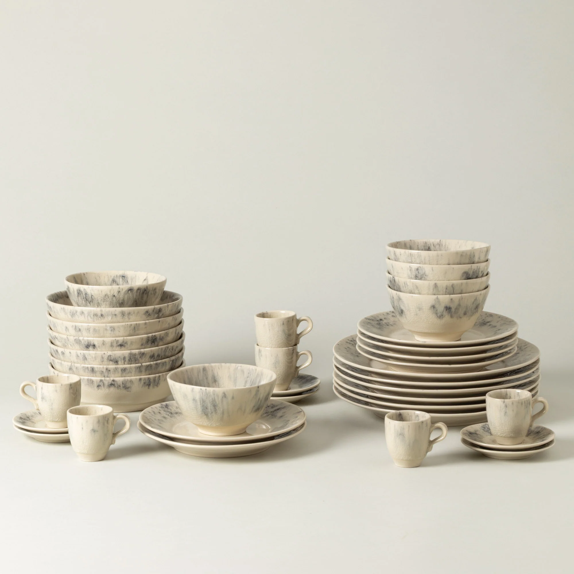 30-Piece Dinnerware Set with Coffee Cup and Saucer Madeira