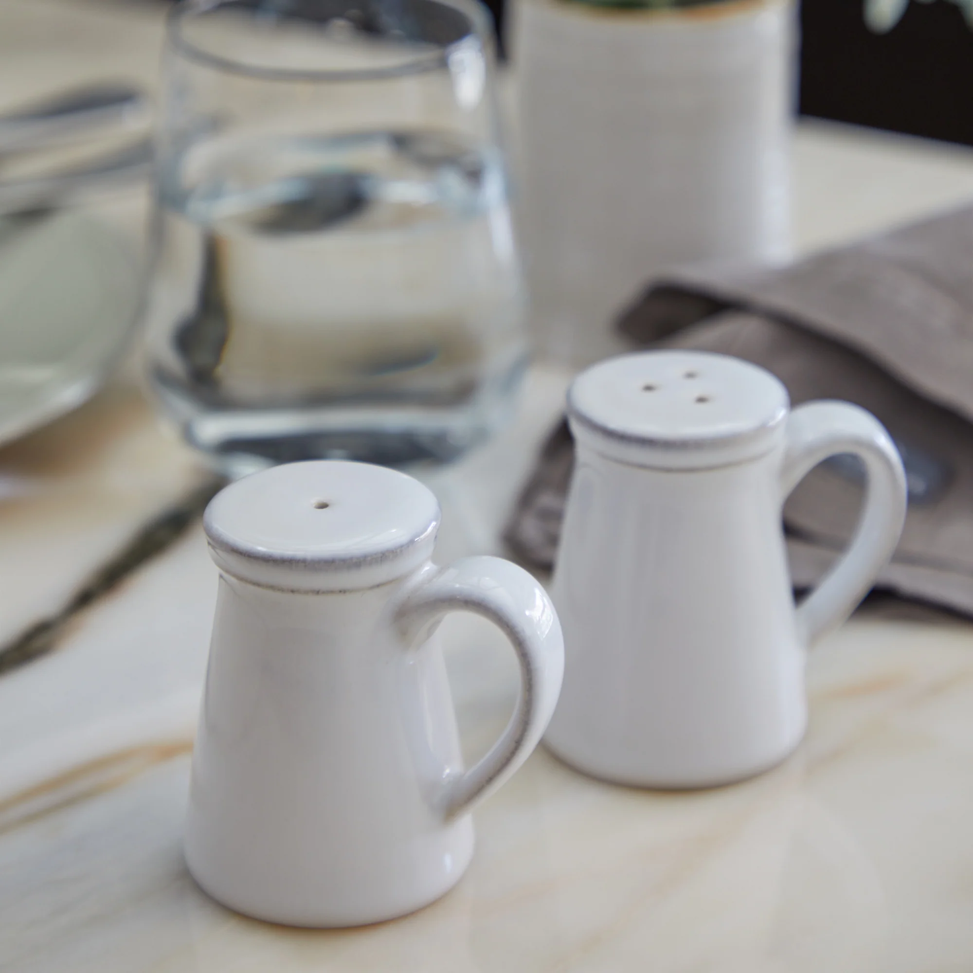 Salt & Pepper Friso